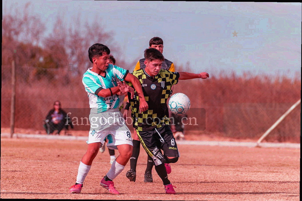 抽象城市节点与连线网络图，节点以暖橘标注